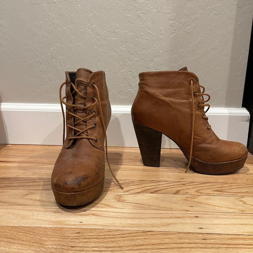 Steve Madden Chestnut platform Lace Booties